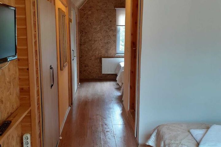 Room 34 of 40