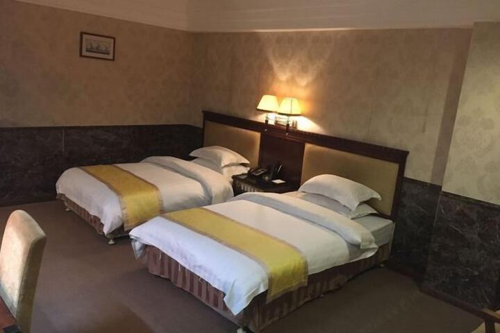 Room 19 of 28