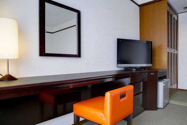 Room 5 of 43