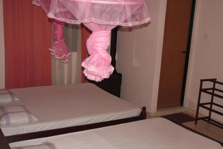 Room 3 of 8