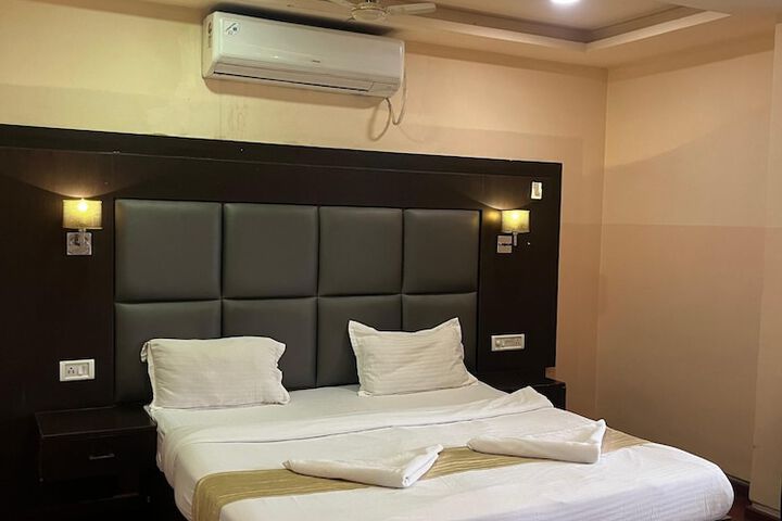 Room 8 of 19