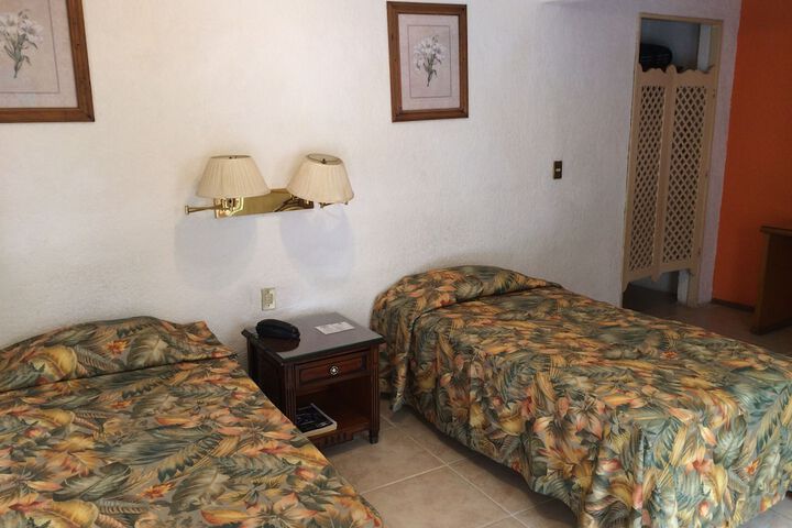 Room 6 of 34