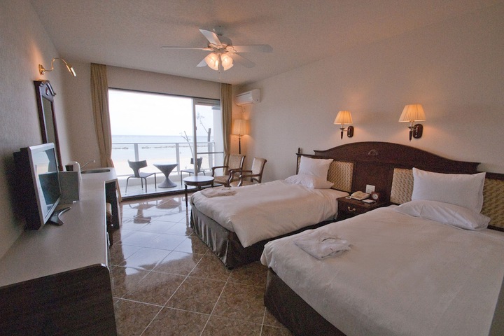 Room 4 of 76