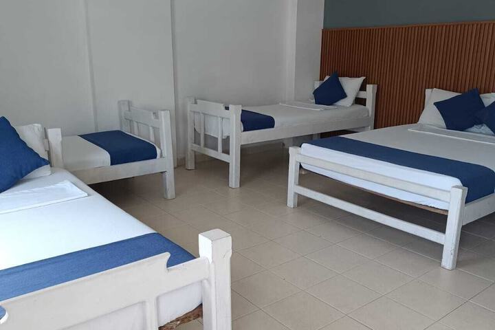 Room 4 of 8