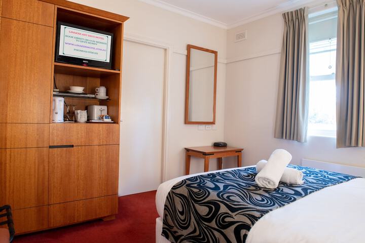 Room 3 of 38