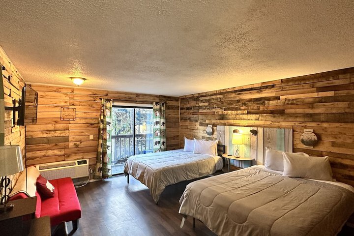 1 Queen Bed (24 of 24)