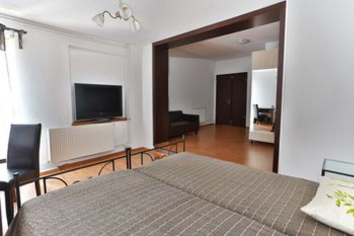 Room 12 of 48