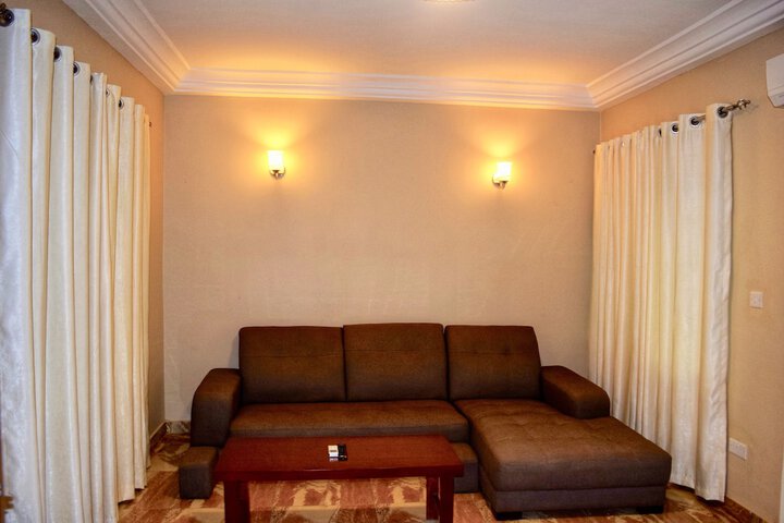 Room 14 of 33