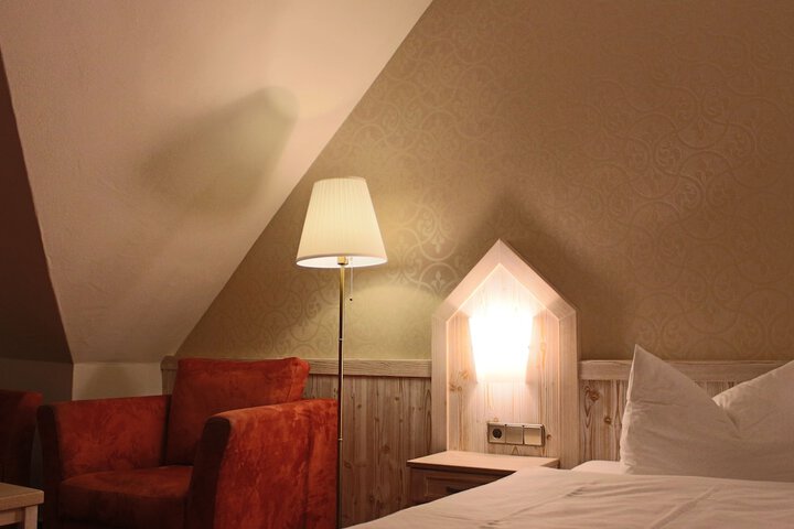 Room 8 of 40