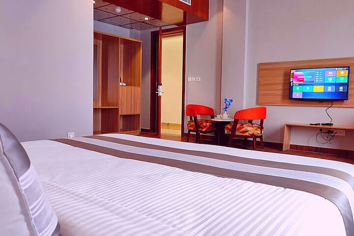Room 21 of 102