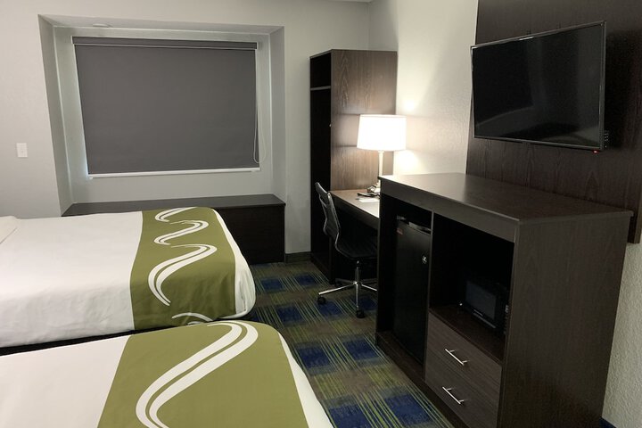 1 Queen Bed (7 of 22)