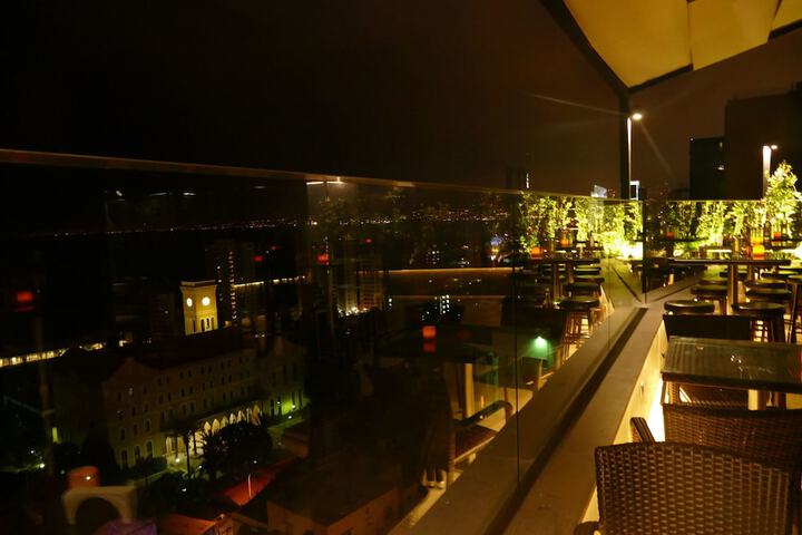 Lounge 55 of 64
