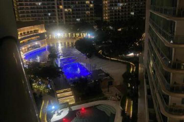 The Sunny Side 2BR with Pool and City View