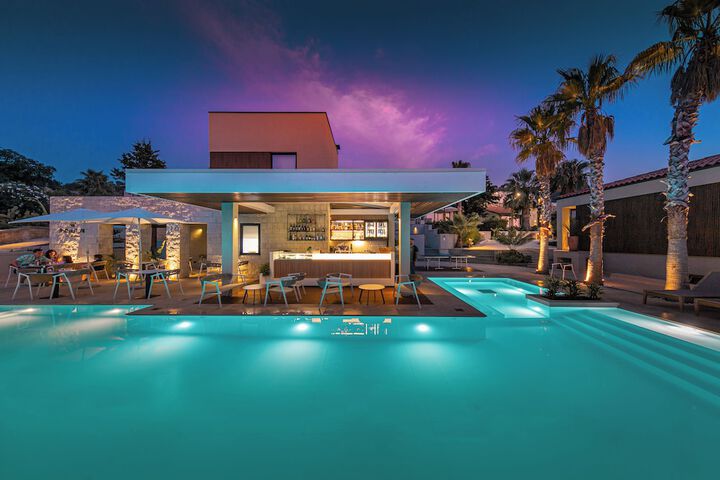 Pool 82 of 157