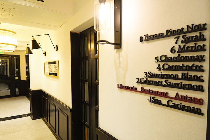 Ballroom/Hall 46 of 67