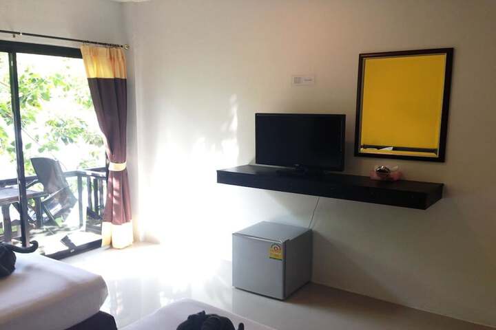 Room 2 of 156