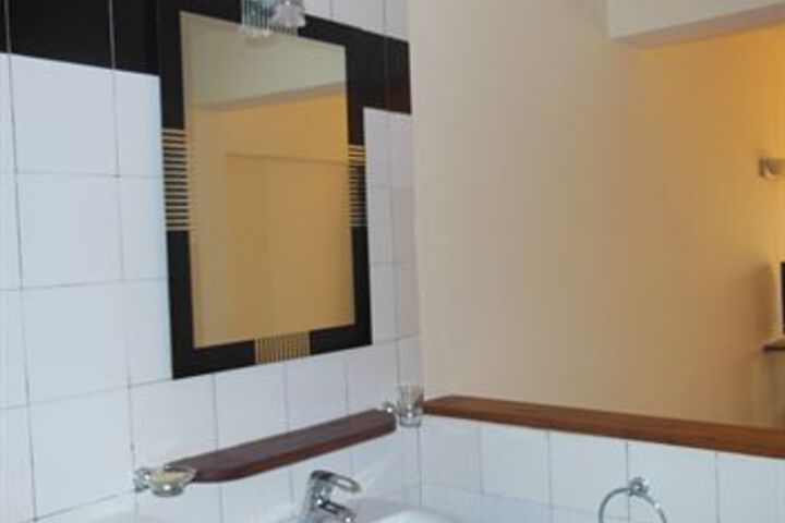 Room 5 of 38
