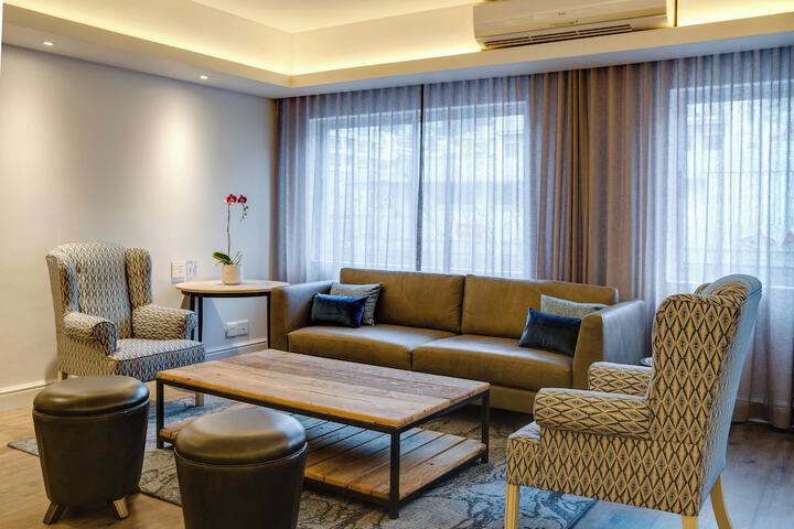Lounge 72 of 84