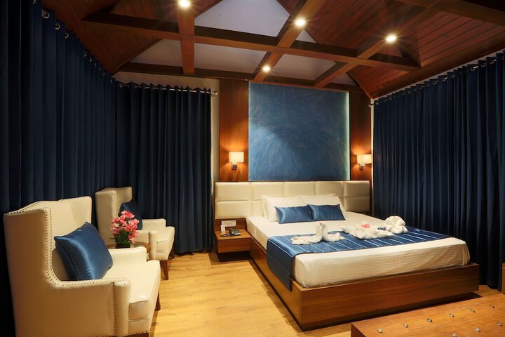 Room 8 of 80
