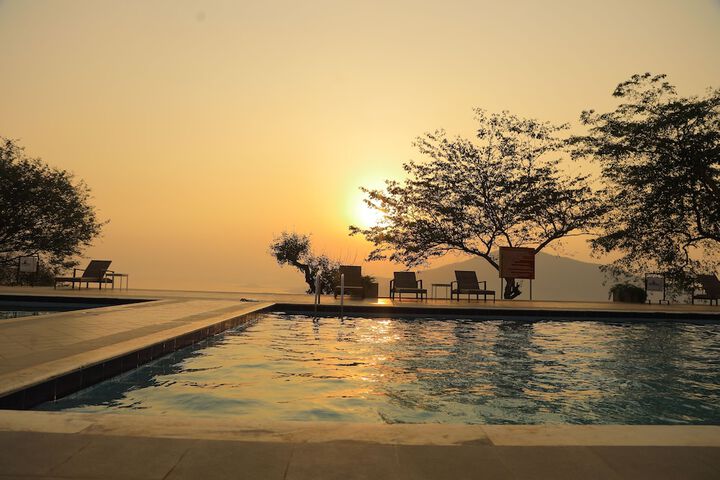 Pool 70 of 120