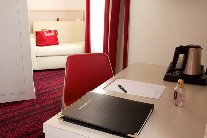 Room 46 of 80