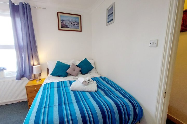 Room 11 of 28