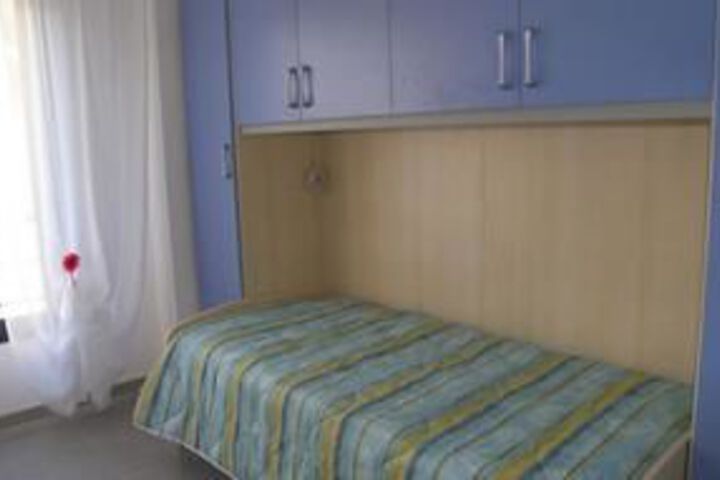 Room 9 of 27