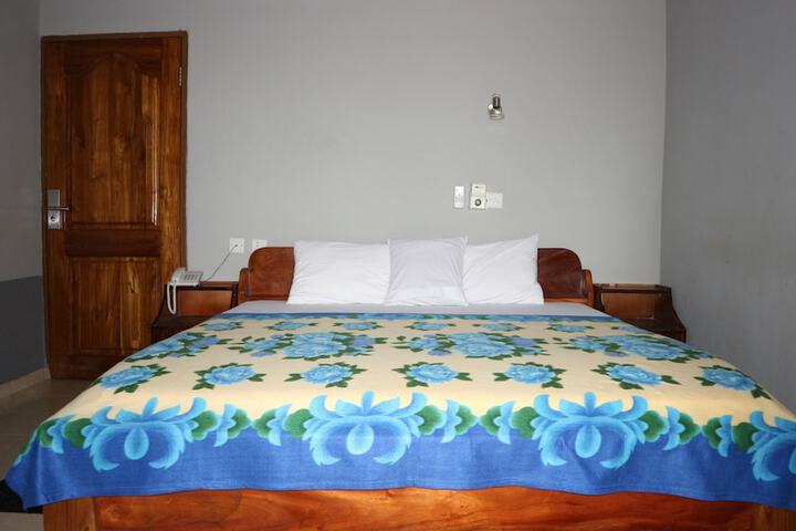 Room 3 of 37