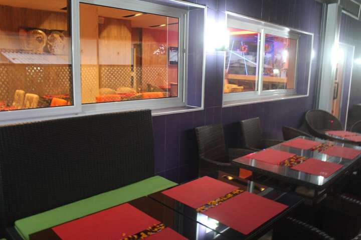 Dining 32 of 48