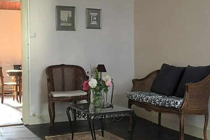 Room 2 of 18
