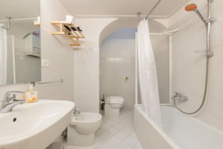 Room 2 of 21