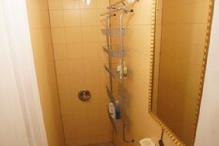 Room 5 of 79
