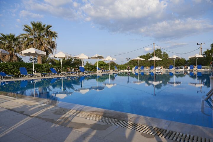 Hotel Pool