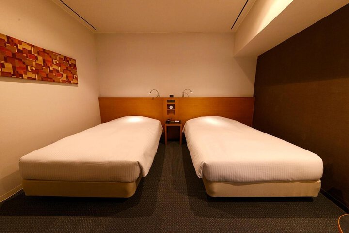 Room 17 of 36