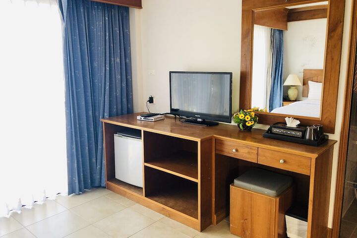 Room 28 of 46