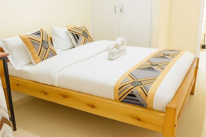 Room 3 of 8