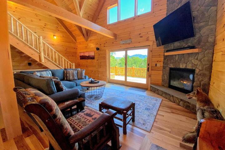 UV Log home with direct Cannon Mountain views Minutes to attractions Fireplace Pool Table AC