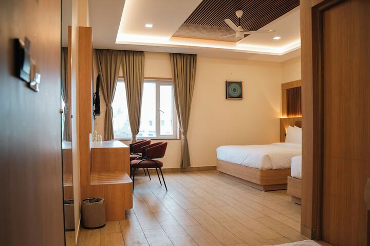 Room 13 of 32
