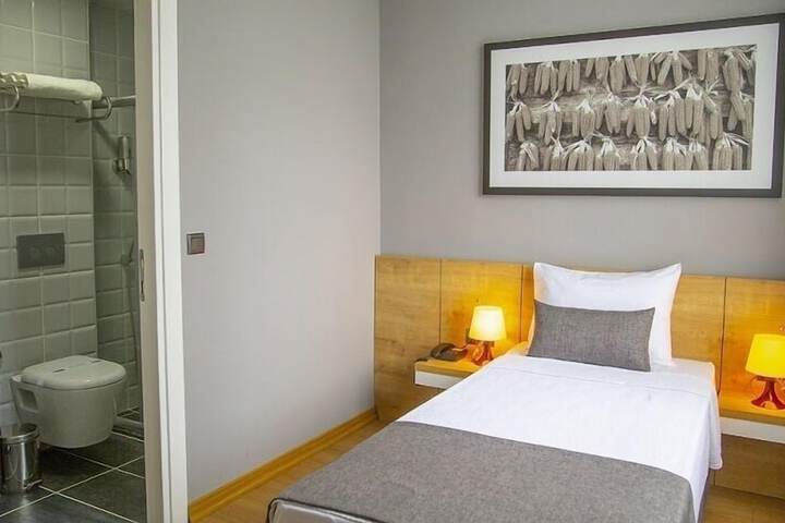 Room 15 of 28
