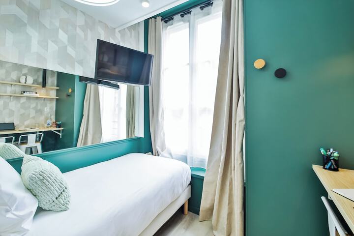 Room 106 of 270