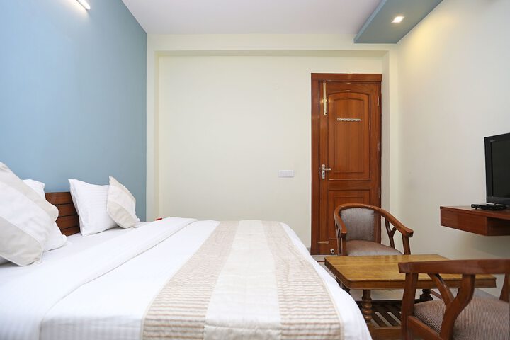 Room 8 of 20