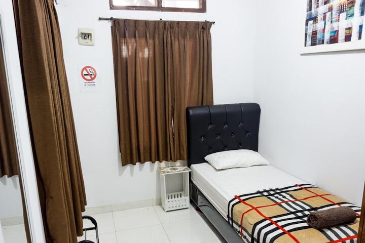 Room 9 of 48
