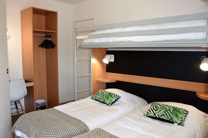 Room 35 of 128