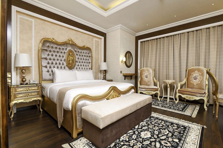 Room 33 of 51