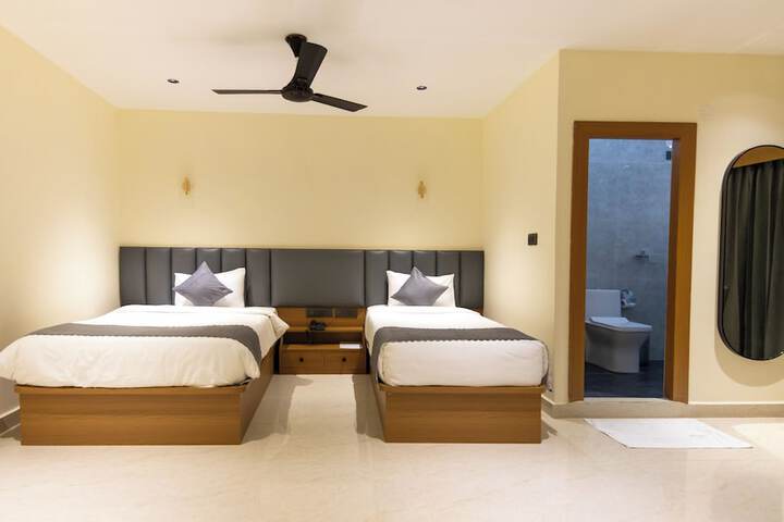 Room 11 of 25