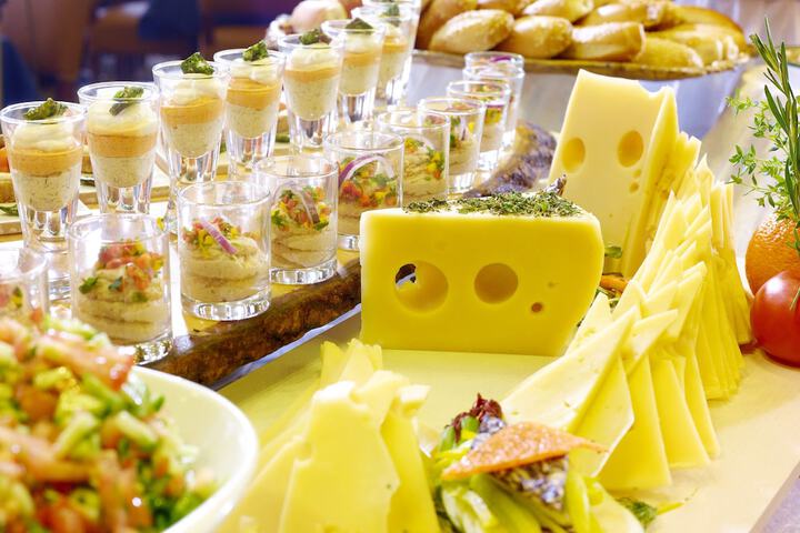 Dining 60 of 82