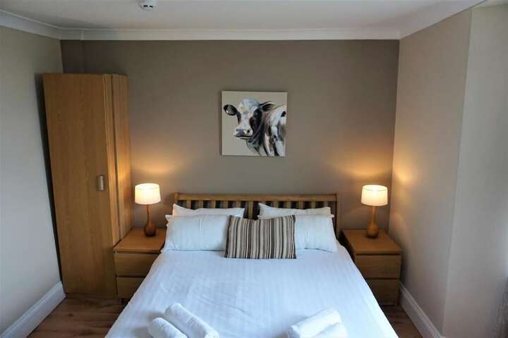 Room 6 of 10