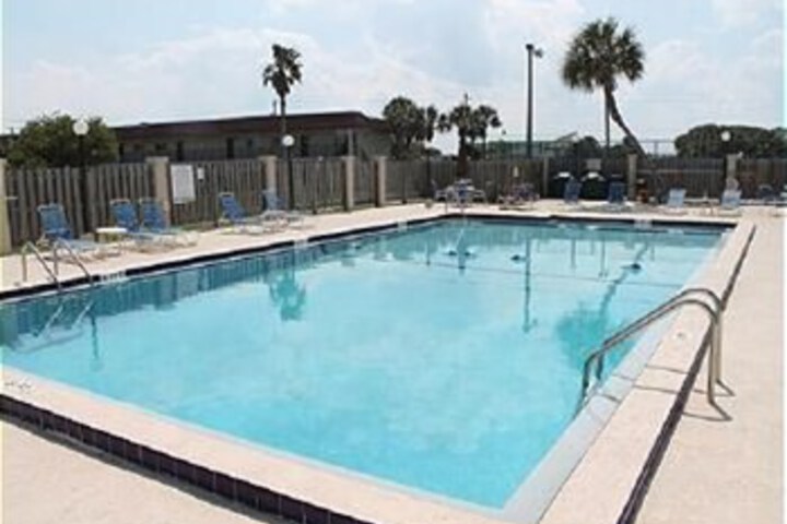 Pool 15 of 32
