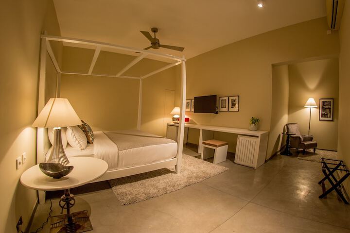 Room 4 of 72