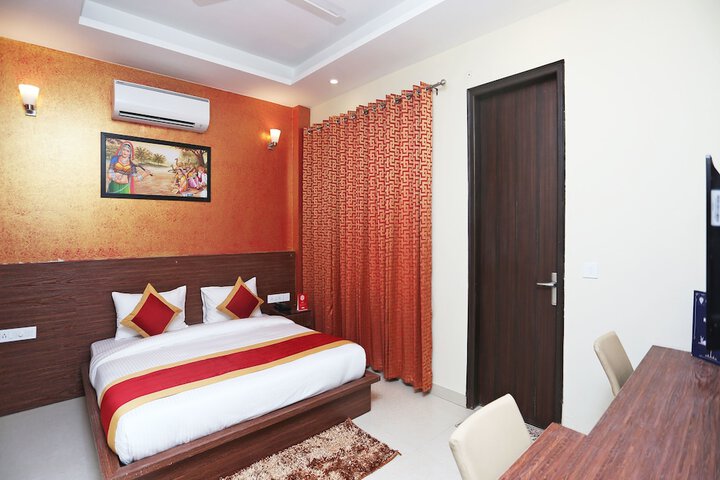 Room 9 of 23